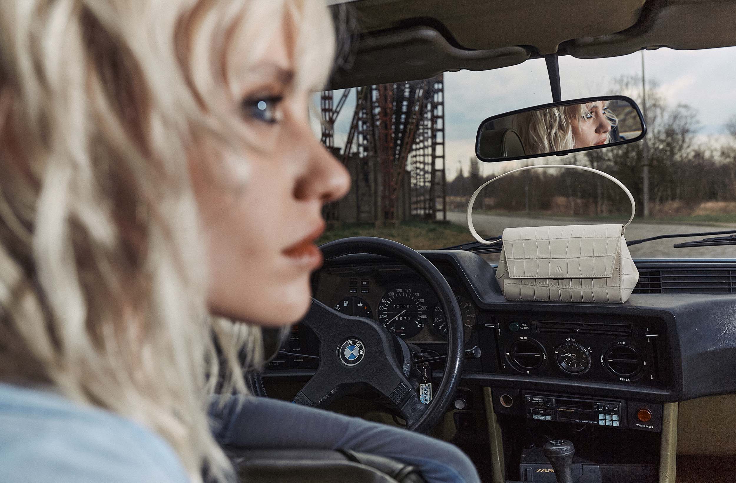 Ikon Clutch - soft croco chalk white - Image 6