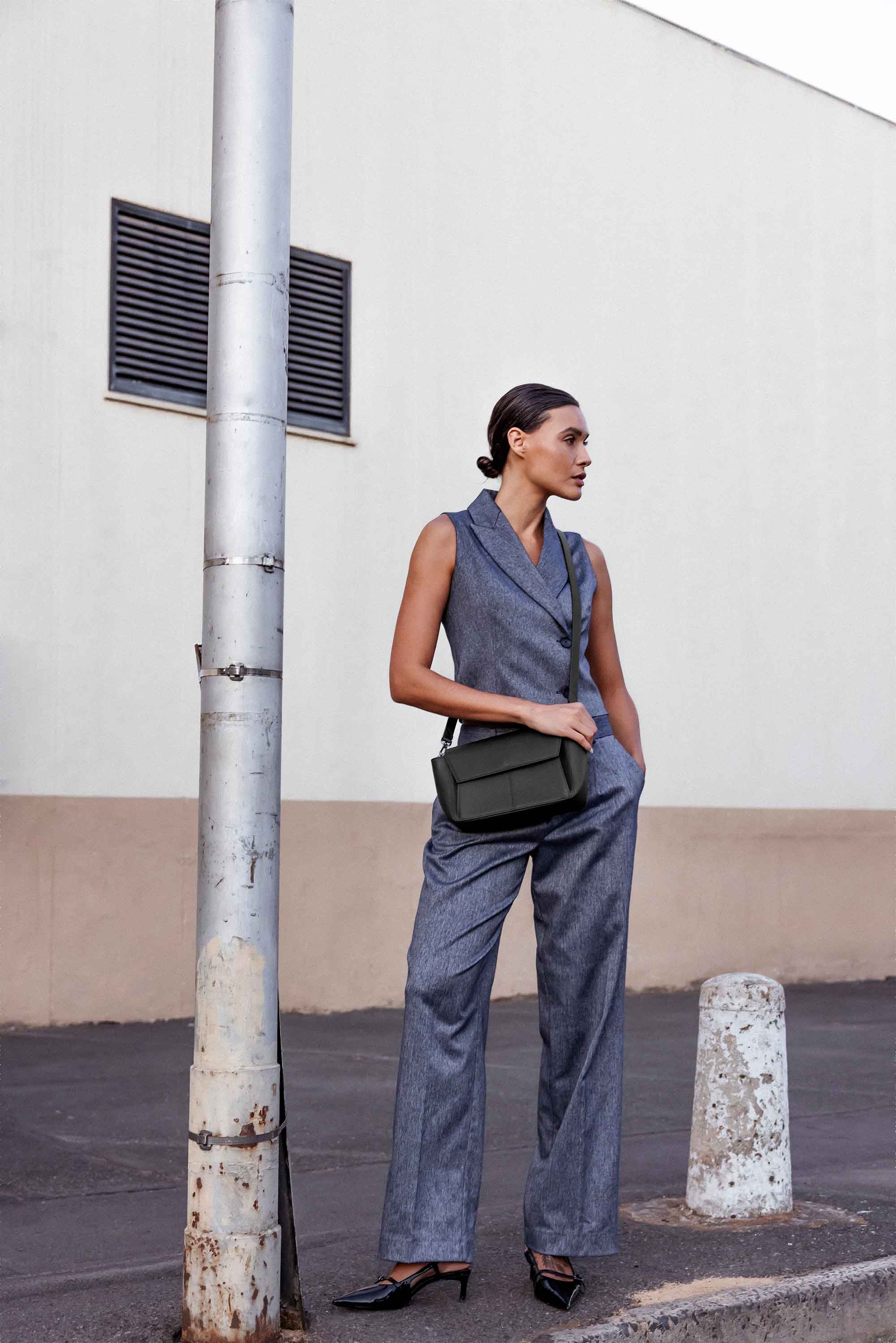 Ikon Shoulder Bag - black - Image 5