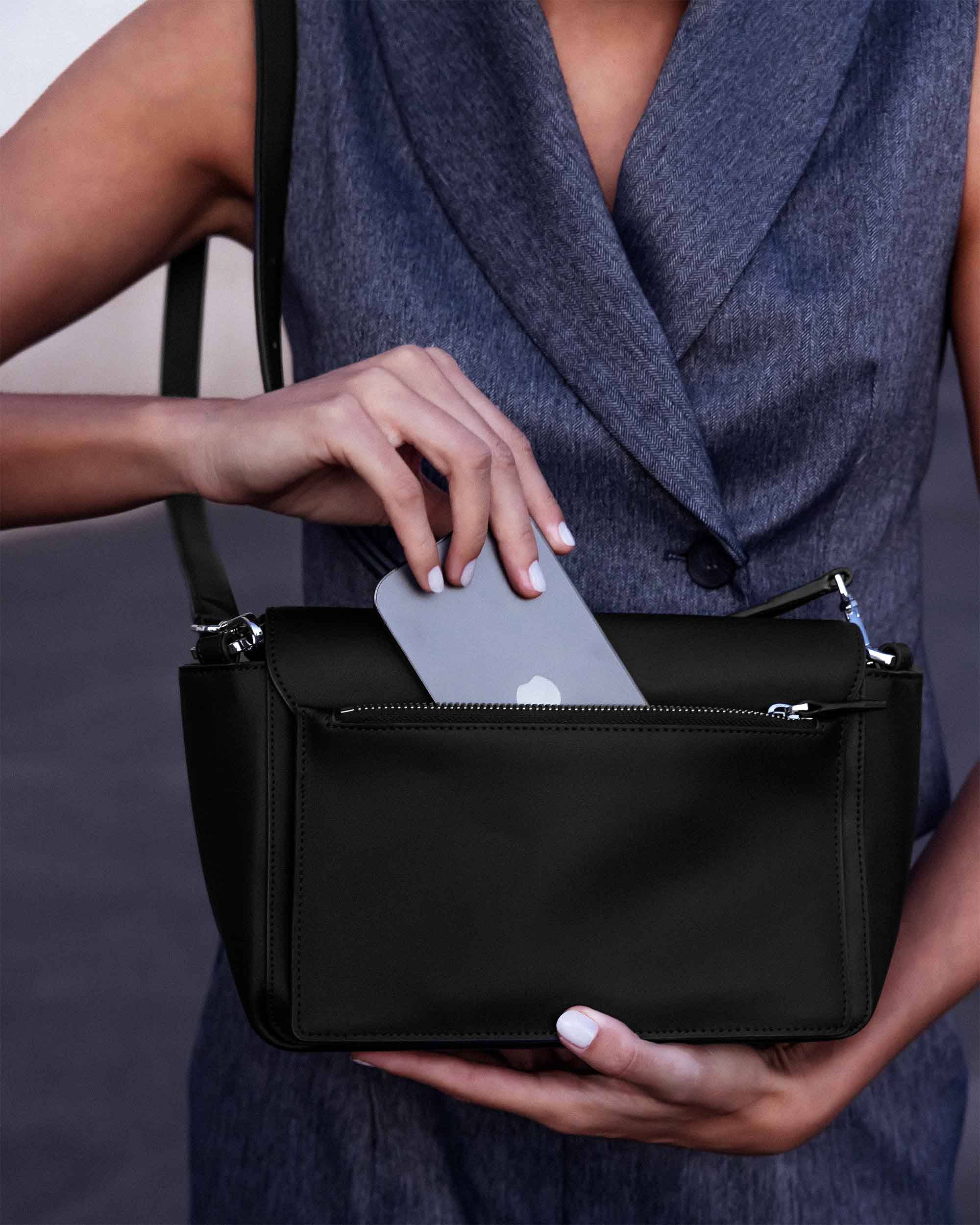 Ikon Shoulder Bag - black - Image 6