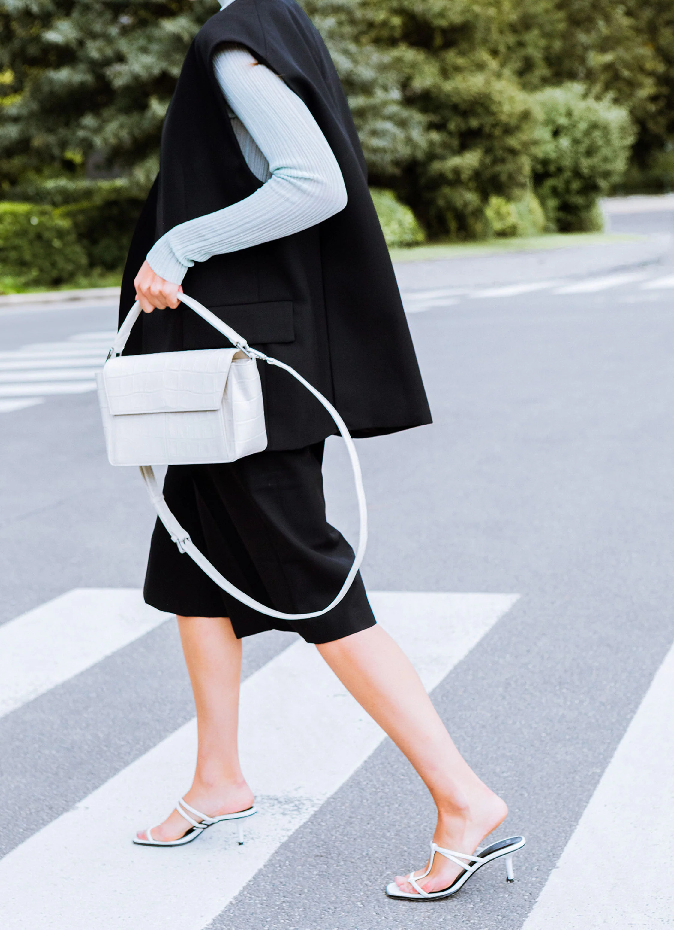 Ikon Shoulder Bag - soft croco chalk white - Image 5