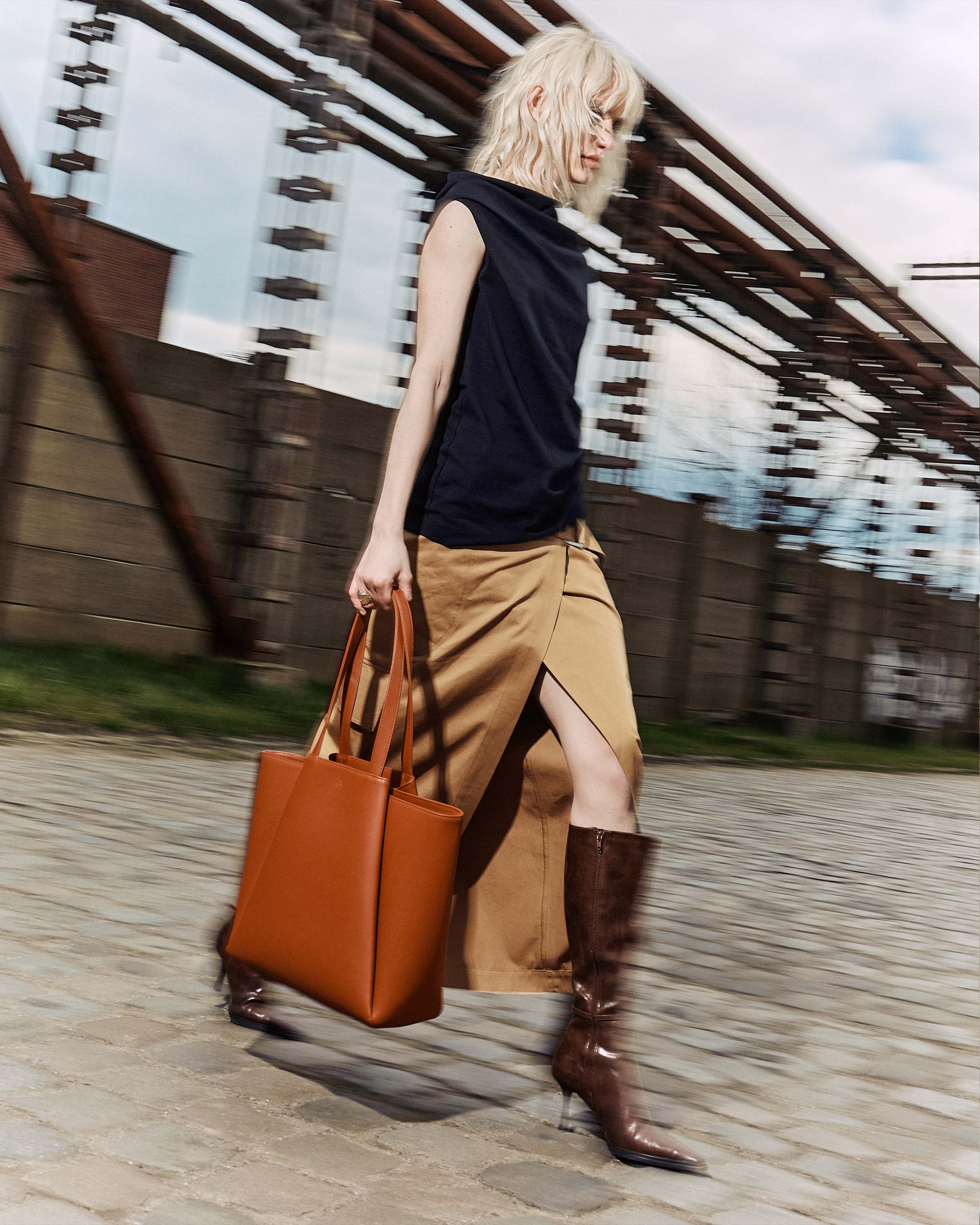 Pyramid - terracotta - Image 4