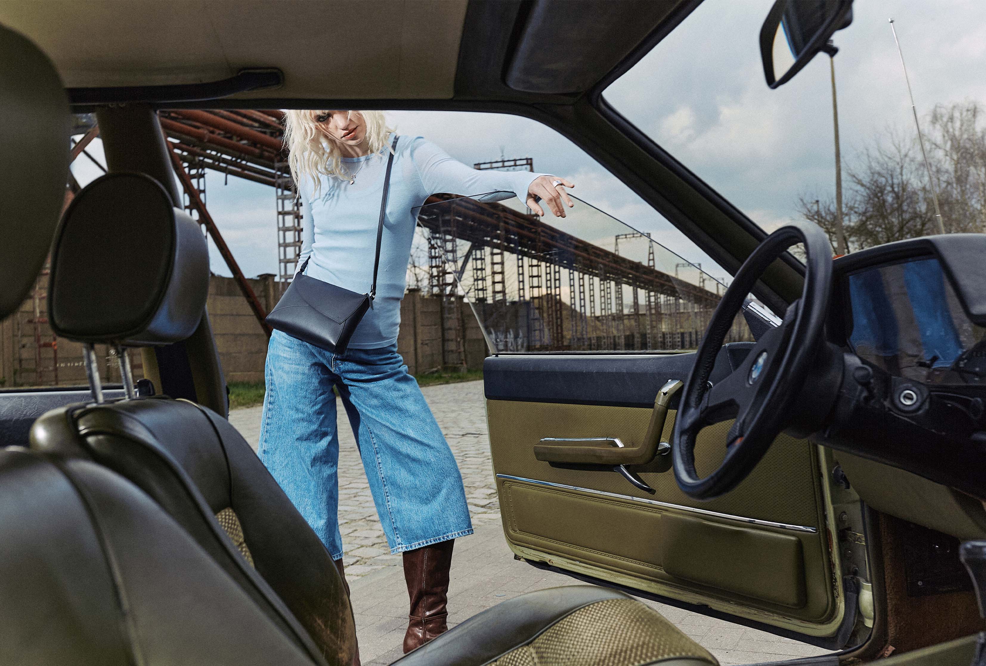 Rebel Clutch - soft touch black - Image 5